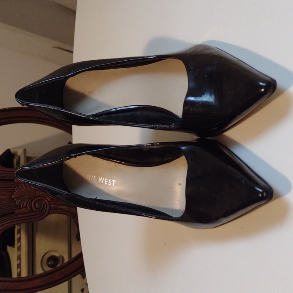 Nine West Black Patent Leather Almond Toe Heels Pumps size 6.5